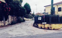 Mancano i numeri civici, postini e corrieri nel caos: la polemica