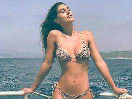 Cecilia fuma in mezzo al mare: è bufera nel mondo social