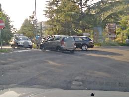 Incidente sulla 155, si scontrano due auto: gli occupanti finiscono in ospedale
