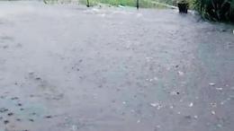 Bomba d'acqua si abbatte sulla città: strade allagate e numerosi disagi