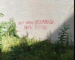 Matteo Salvini ancora nel mirino con scritte ingiuriose e violente