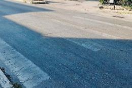 Frosinone, strisce pedonali "invisibili" e da rifare: cresce la protesta