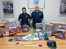Con un quintale di fuochi d'artificio nel camion: autista nei guai
