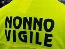 Vigilanza davanti alle scuole: avviso per reclutare i “nonni vigili”