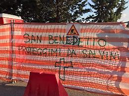 Salvini ancora nel mirino di ignoti: altre scritte ingiuriose. Appello Lega