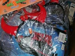 50 mila prodotti illegali per Halloween: sequestrati in un negozio cinese