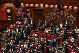 Il taglio dei parlamentari è legge: una sforbiciata di 345 poltrone