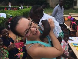 Il "richiamo" degli occhi dei bambini: la missione di Ambra in Africa