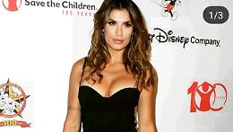 Elisabetta Canalis ospita una famiglia di sfollati dopo l'uragano "Dorian"