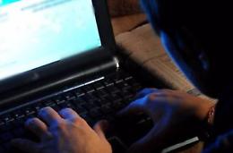 Materiale pedopornografico in un gruppo whatsapp: due giovani nei guai