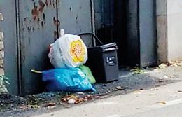 Differenziata bloccata: tutti coi mastelli in casa. Scatta l'emergenza