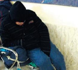 Senza casa, ora &egrave; stato sfrattato anche dalla stazione. L'odissea di un uomo