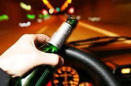 Guida l'auto ubriaco. Poco dopo si ribalta, giovane miracolato