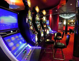 Slot machine senza autorizzazioni di legge: due denunciati