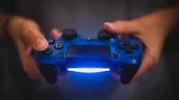 Dipendenza da smartphone e play station: adolescenti sempre più vittime