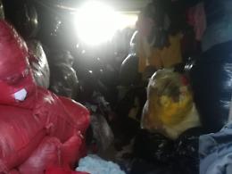 Furto abiti usati: trovato deposito segreto con 33 quintali di merce. Una denuncia