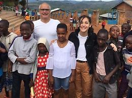 Don Porretta e Vinciguerra tra la gente del Burundi: vicini agli "ultimi"