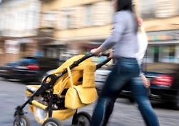 Giovani mamme armate di passeggini e... bebè: beccate con la refurtiva
