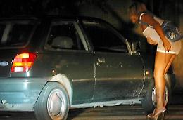 Prostitute picchiate, sfruttate e violentate: pericolosa banda alla sbarra