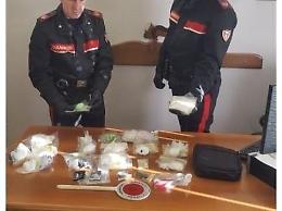 Cuoca col vizietto dello spaccio: a casa aveva quasi un chilo di coca, arrestata