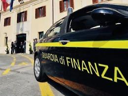 Albero di Natale imbottito di droga: lo strano viaggio di un "pacco milionario"