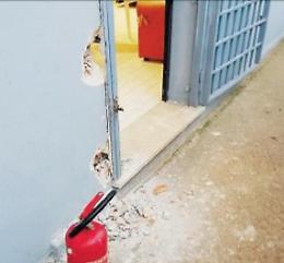 Ladri allo stadio comunale, la banda colpisce ancora: distributori nel mirino