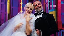 Teatro, "Alle cinque da me". Uomini e donne alla ricerca dell'amore