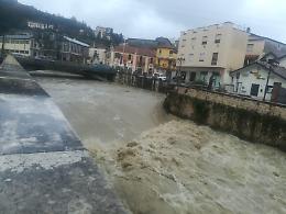 Isola Liri, la piena del fiume fa paura: le impressionanti immagini