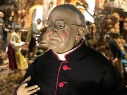 Sora, Don Bruno finisce nel presepe: l'omaggio all'indimenticato parroco