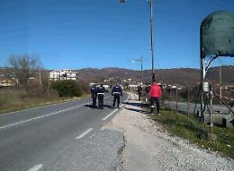 In bici sulla superstrada a 14 anni: centrato da un'auto, grave a Roma