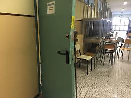 Furti nelle scuole, i ladri non si fermano: rubati altri computer