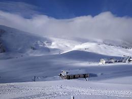 Clima impazzito, stazioni sciistiche senza neve: scatta l'allarme