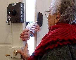 Tre donne si fingono ispettrici dell'Enel: ma stavolta vengono messe in fuga