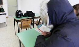 Termosifoni in tilt e aule fredde: i liceali disertano le lezioni