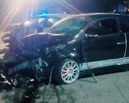Spaventoso scontro tra due auto: restano gravi le condizioni del 60enne