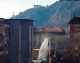 Sora, perdita come un geyser nel quartiere Pontrinio: un guasto scatena i social