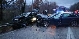 Incidente sulla Monti Lepini tra due auto: un uomo incastrato tra le lamiere