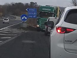 Tir imbocca contromano la superstrada: tragedia evitata di un soffio