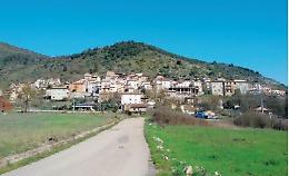 Ripetitore a ridosso della piazza: a Sant'Oliva la battaglia continua