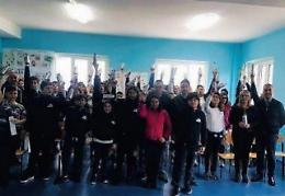 Lezione nel segno dell'ambiente. Donate le borracce di alluminio