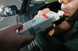 Rifiuta l'alcol test: settantenne condannato e messo ai domiciliari