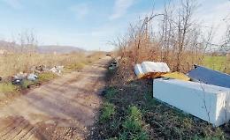 Anagni, frigoriferi in bella mostra: e la discarica è servita