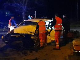 Un'ora per estrarlo dalle lamiere, poi la morte. Grave un altro uomo