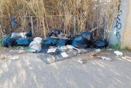 Scempio in periferia, spunta un'altra discarica: le segnalazioni