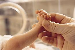 Bimbo di sette mesi abbandonato a Roma: salvato da un passante ciociaro