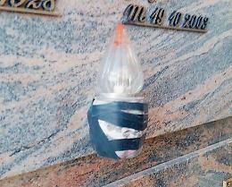 Ripetuti atti vandalici su una lapide: sconcerto e sdegno in città
