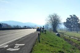 In fuga dal coronavirus: insegnante esce fuori strada e finisce nella cunetta