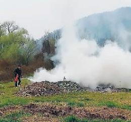 Roghi di rifiuti nel mirino di attivisti e forze dell'ordine: i controlli