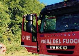 Mini escavatore si ribalta: noto imprenditore muore in un campo