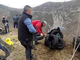 Recuperati duemila pneumatici: Fossa Maiura non è più una discarica